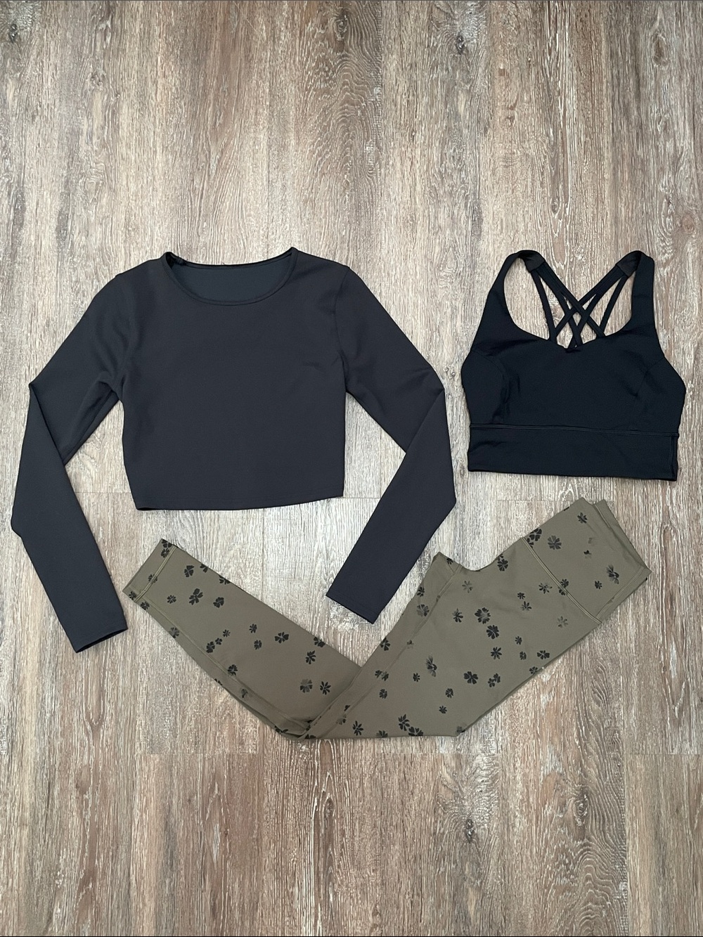 Like New Lululemon Matching Bundle. Size 6